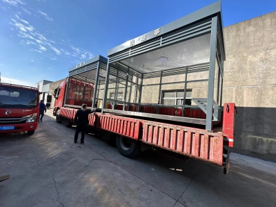 2臺(tái)吸煙亭發(fā)貨上海