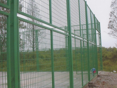 鐵絲網(wǎng)護(hù)欄